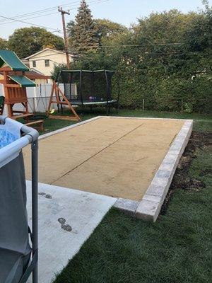 Leveling base for pool.