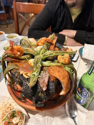 Molcajete mixto.