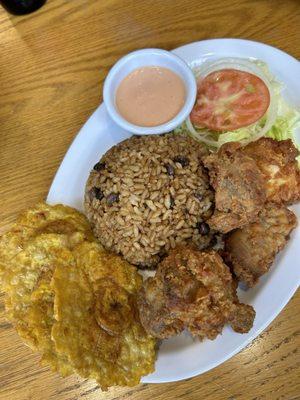 Pigeon pea rice with deep fried chicken, plantains and salad