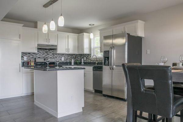 Dining Area & Kitchen