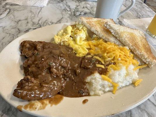 Smothered Liver & Onions Plate