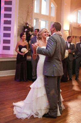 Couples first dance sung by Ross Brown!