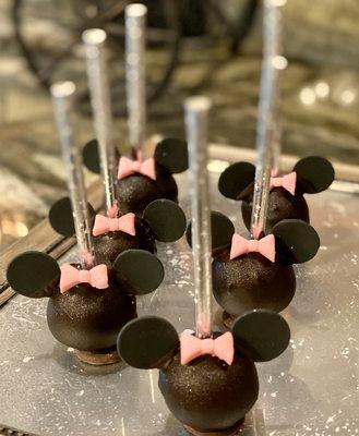 Minnie Mouse cake pops