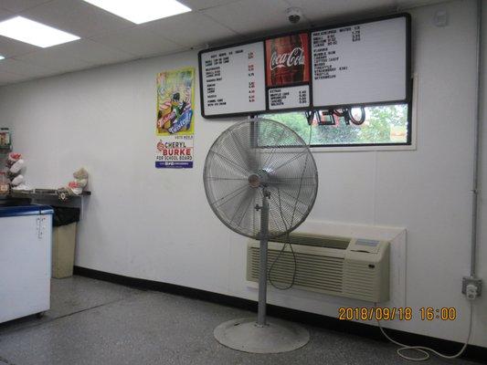 In the summertime, the big fan kept those at the order counter from wilting.😎