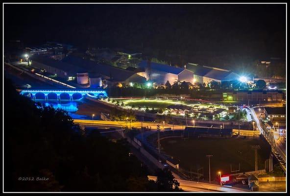 The park (right) and the illuminated Stone Bridge, as seen from the Inclined Plane observation deck.