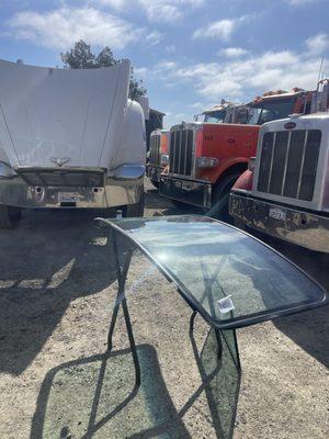 2023 peterbilt front windshield