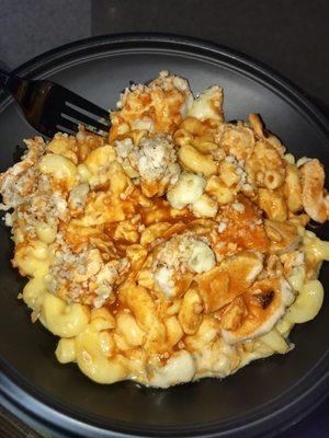 Buffalo mac & cheese, served in their food cafeteria.