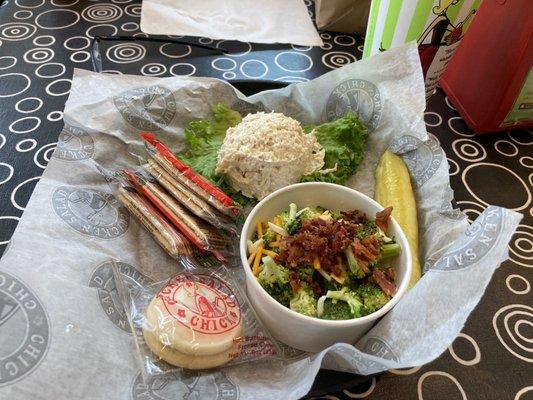 Dixie Chick and broccoli salad