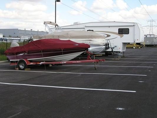 Outdoor RV and Boat parking up to 40ft.