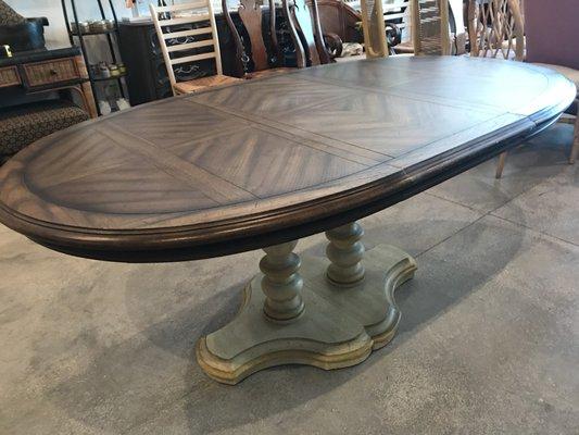 Extendable dining table, we can customize the finish