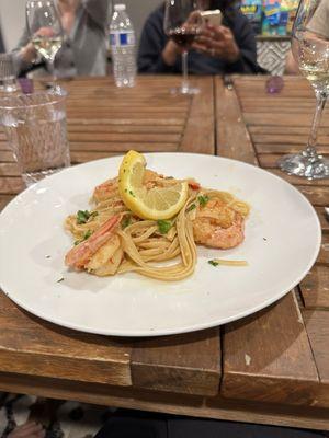 Shrimp linguini - Italian main course