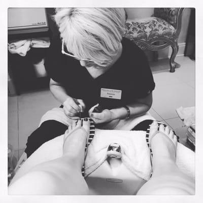 Wonderful service. Roxanne was extremely nice and did a great job with my toes.