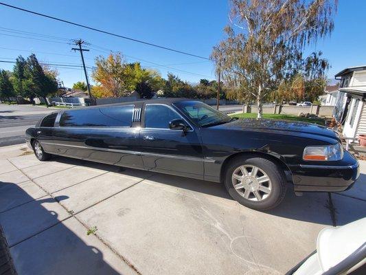 Show up in style in this 10 passenger Lincoln!