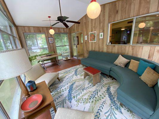 River Road Retro House https://rivertownrental.com/listing?a=43690488