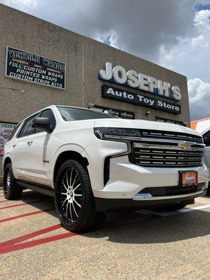 22 Tahoe with custom 26" wheels