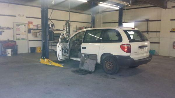 Chrysler van waiting for a window regulator