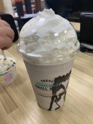 COOKIES & CREAM SHAKE