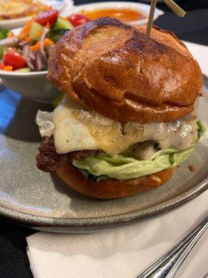 Cheeseburger with salad