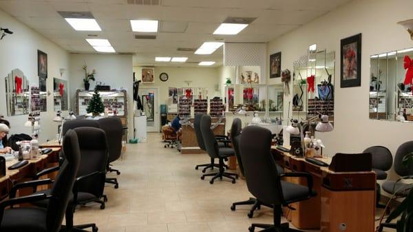 The cleanest nail salon in harrisonburg