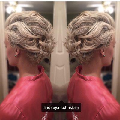 Beautiful bridal updo by Lindsey !