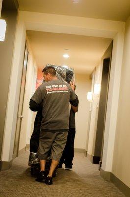 Tight hallways? No problem for this Woodlands apartment moving company.