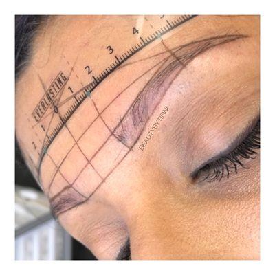 Precise brow mapping done before every microblading appointment!