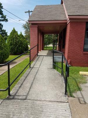 Nice ramp from parking lot to entrance