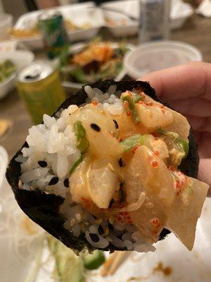 Spicy scallop hand roll