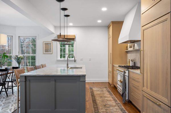 Where style meets utility: A bright and inviting kitchen workspace designed for both efficiency and beauty.