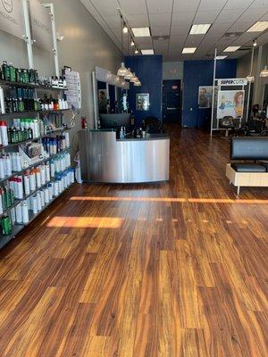 Beautiful and clean salon!!