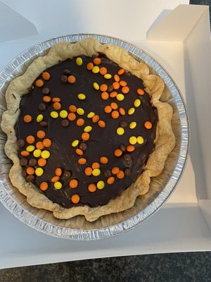 Peanut butter cup pie