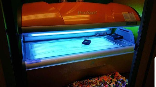 Level 3 Tanning Bed with Soft Powered Facial Lamps and Air Conditioning from the top and bottom of the bed. 15 Minute Max Tanning Session.