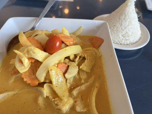 Yellow curry with chicken