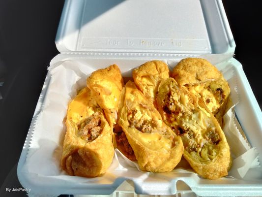 Breakfast egg rolls