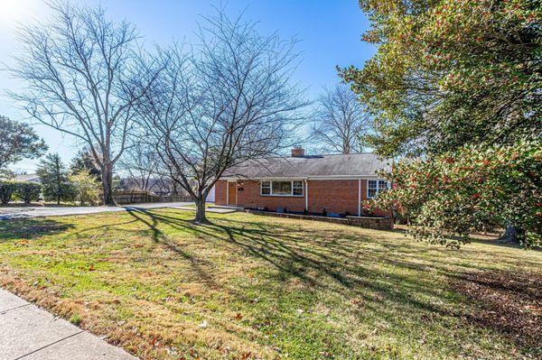 3906 Sleepy Hollow Road in Falls Church for rent.