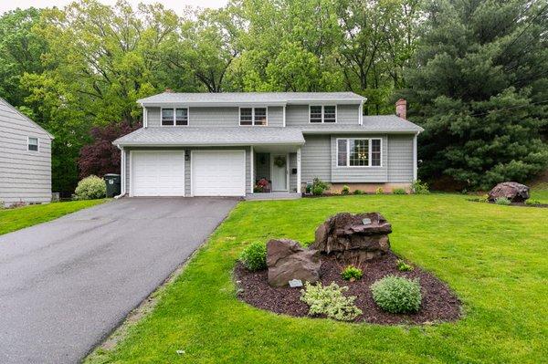 New listing in Newington