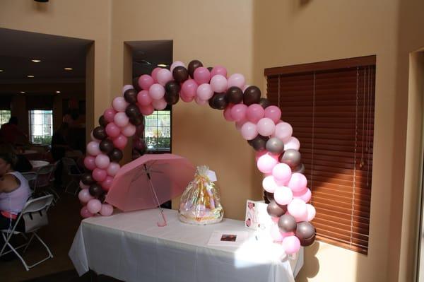 Baby shower table arch