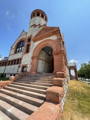 Hoyt Public Library