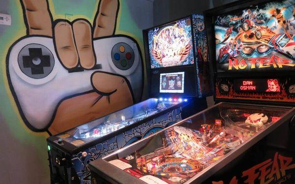 PLAY Arcade & Bar