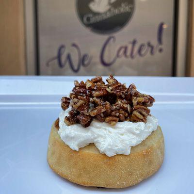 Praline topping is one of the best!

Praline is with our toppings mixed of pecans, cinnamon sugar and pie crumble!