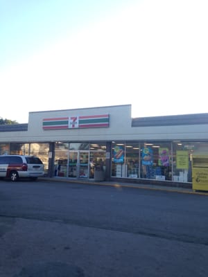 Natick 7-Eleven -- 172 North Main Street / Route 27, Natick             Storefront