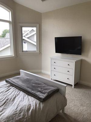 A recent guest bedroom install of a customers existing TV in their new home after a move across country.