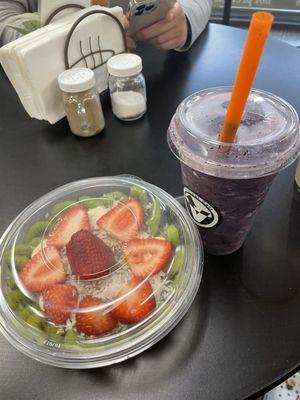 Açaí bowl with strawberries and kiwi Protein smoothie with the mushrooms in it