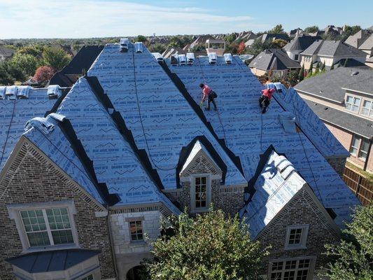 We provide both roofing repair and installation services. Call today!