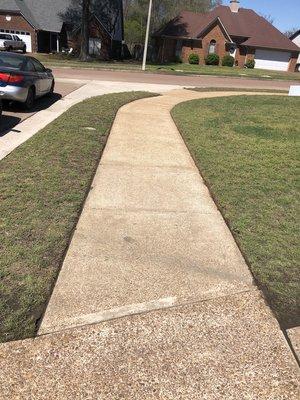 An After picture of a Sidewalk Cleaning !