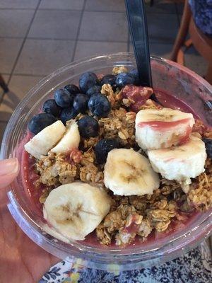 After opening, I find out the strawberries are missing from my acai bowl. What a bad first impression.