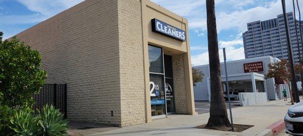 Store front showing Citizens Business Bank on other side