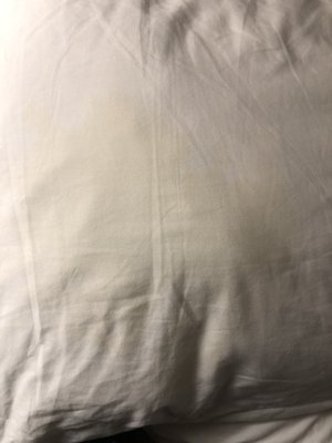 Pillow stains and no protector