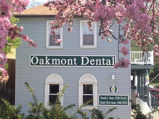 Oakmont Dental Associates - Daniel Merle Stoner, DMD; Donald A. Stoner, DMD; Four generations of quality comfortable dental care since 1924.