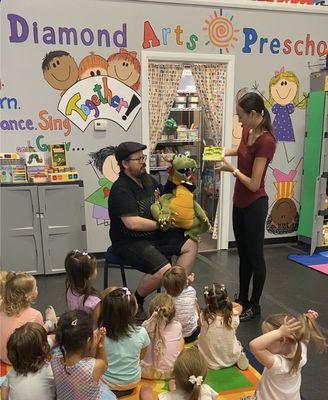 Learning about animals with Odin and Mr. Zach at Diamond Arts Preschool!